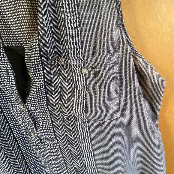 Apt 9 Black and White Sleeveless top with Tank Size Large - Picture 4 of 8